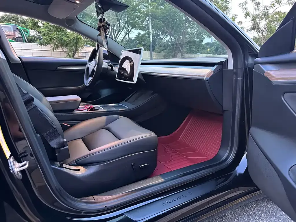 Tesla Model 3 — фото 7