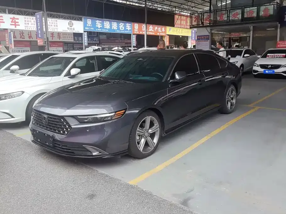 Honda Accord — фото 1