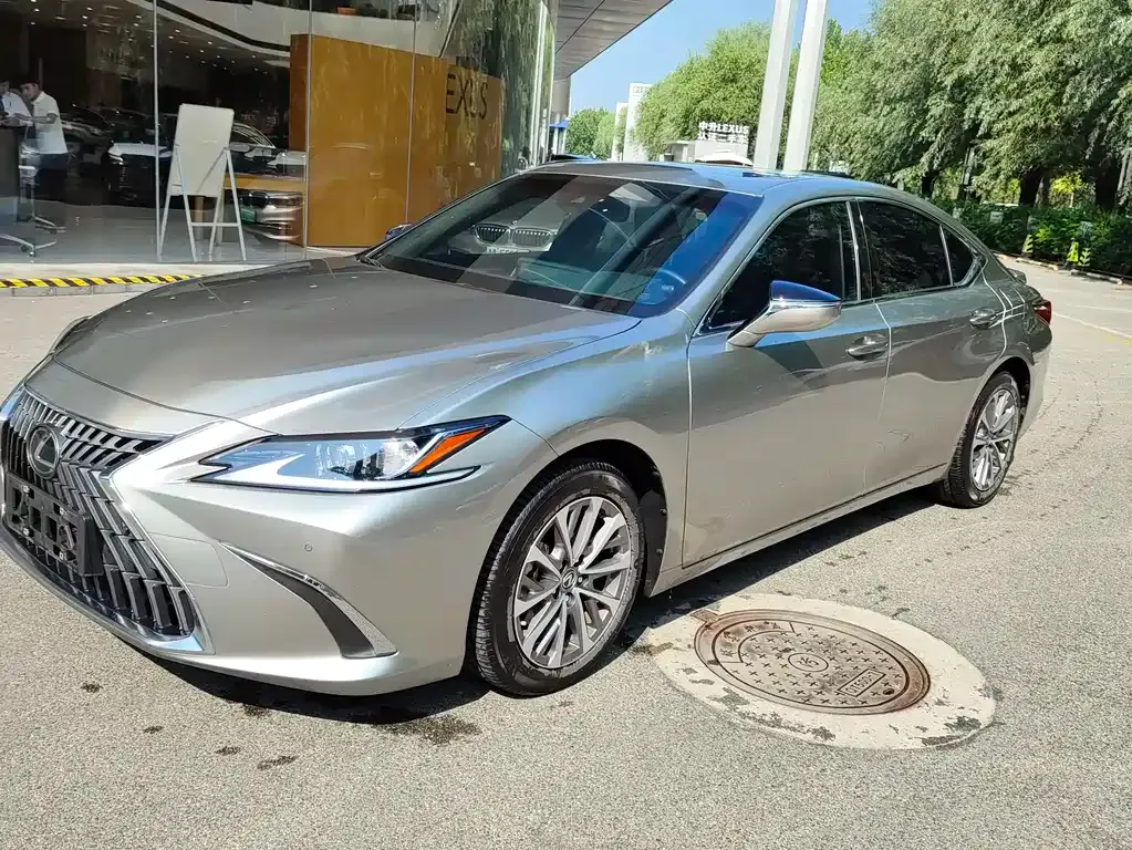 Lexus ES — фото 1