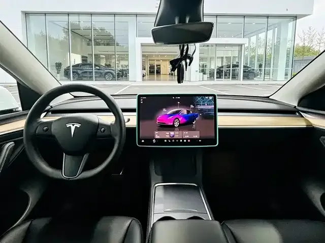 Tesla Model Y — фото 7