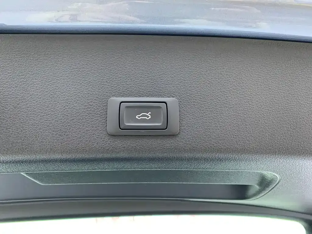 Audi e-tron — фото 8