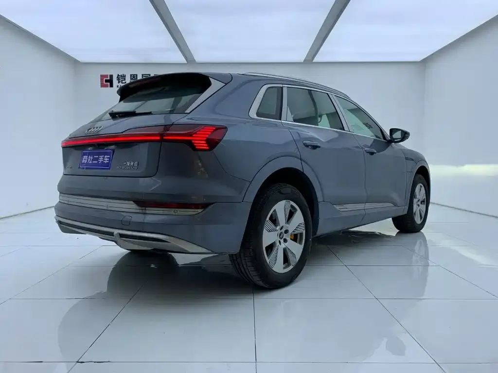 Audi e-tron — фото 3