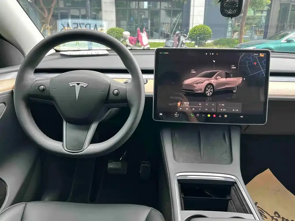 Tesla Model Y — фото 2
