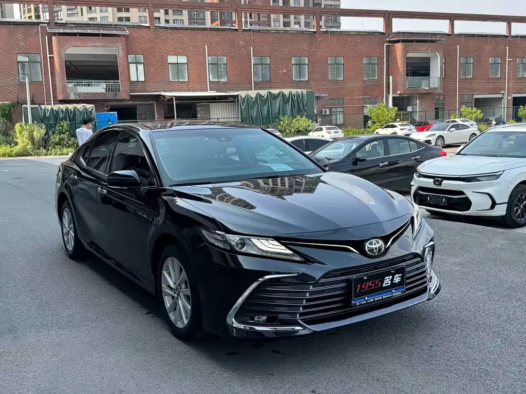 Toyota Camry — фото 5