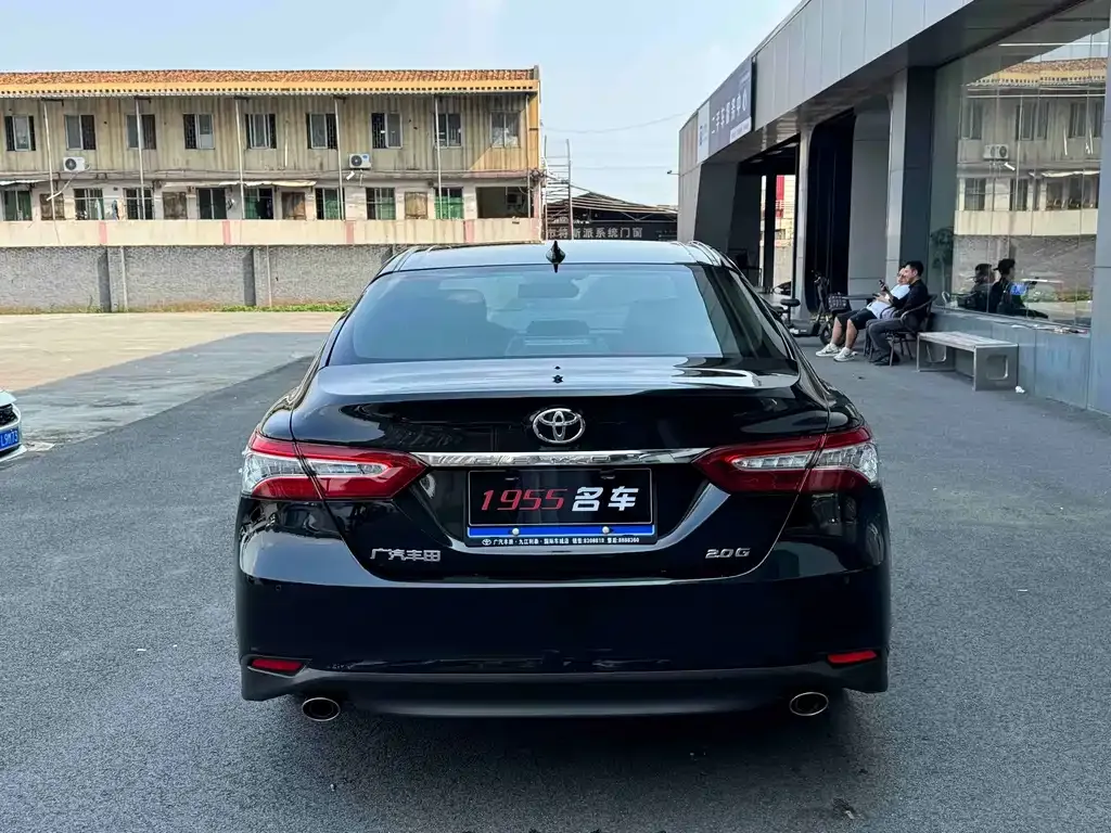Toyota Camry — фото 9
