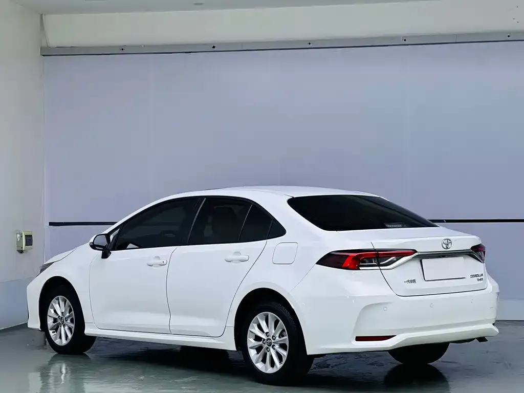 Toyota Corolla — фото 6