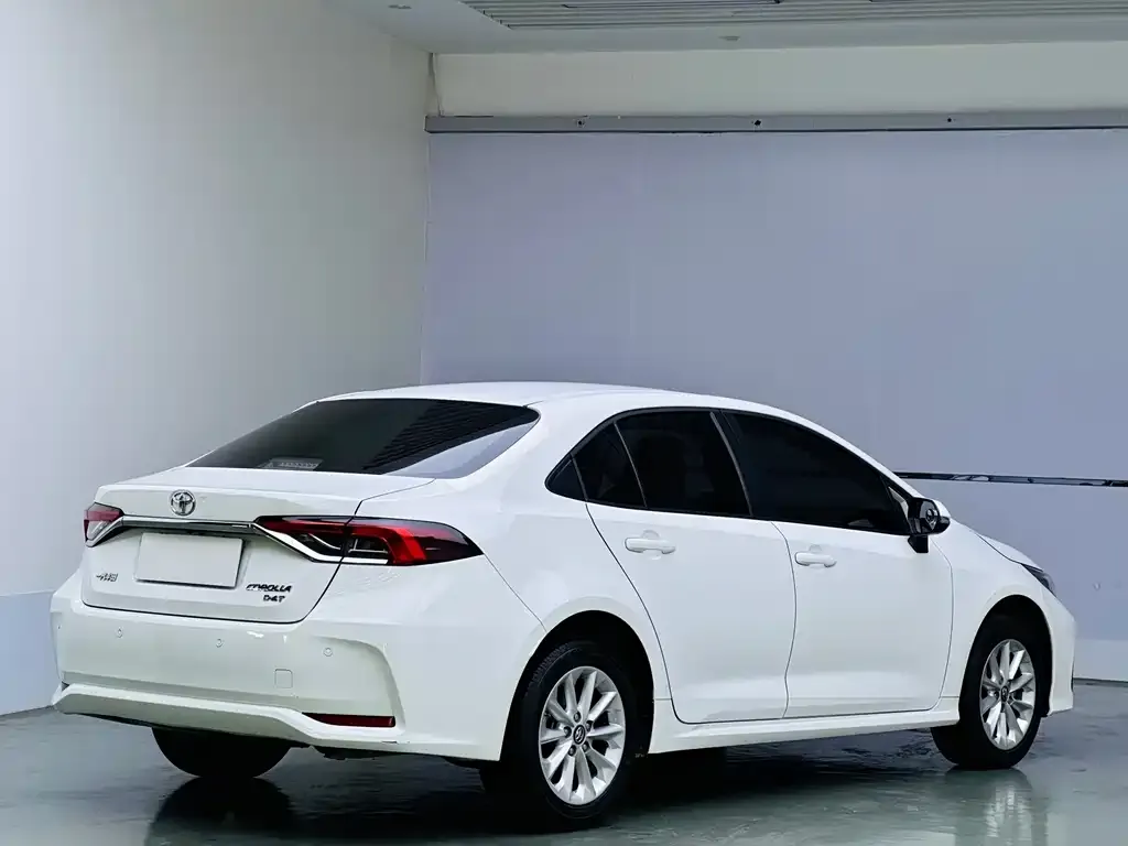 Toyota Corolla — фото 3