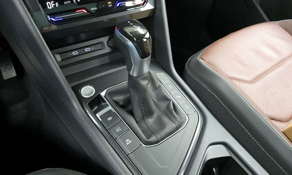 Volkswagen Tiguan — фото 8