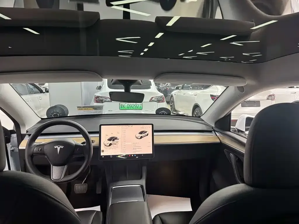 Tesla Model Y — фото 9