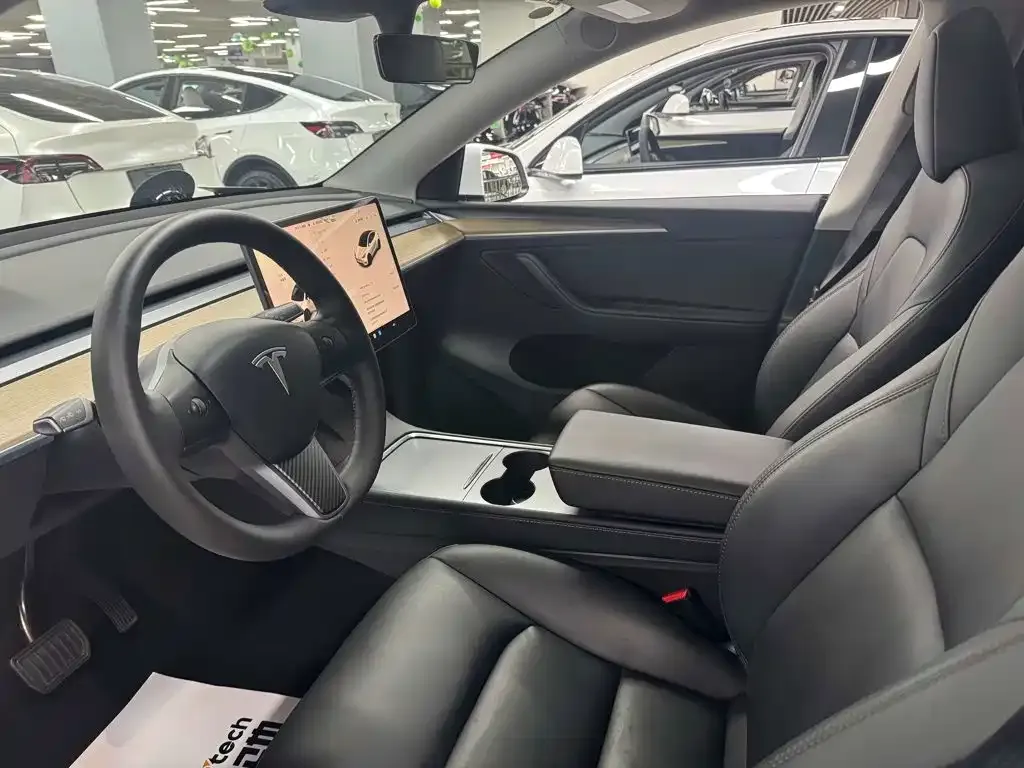 Tesla Model Y — фото 8