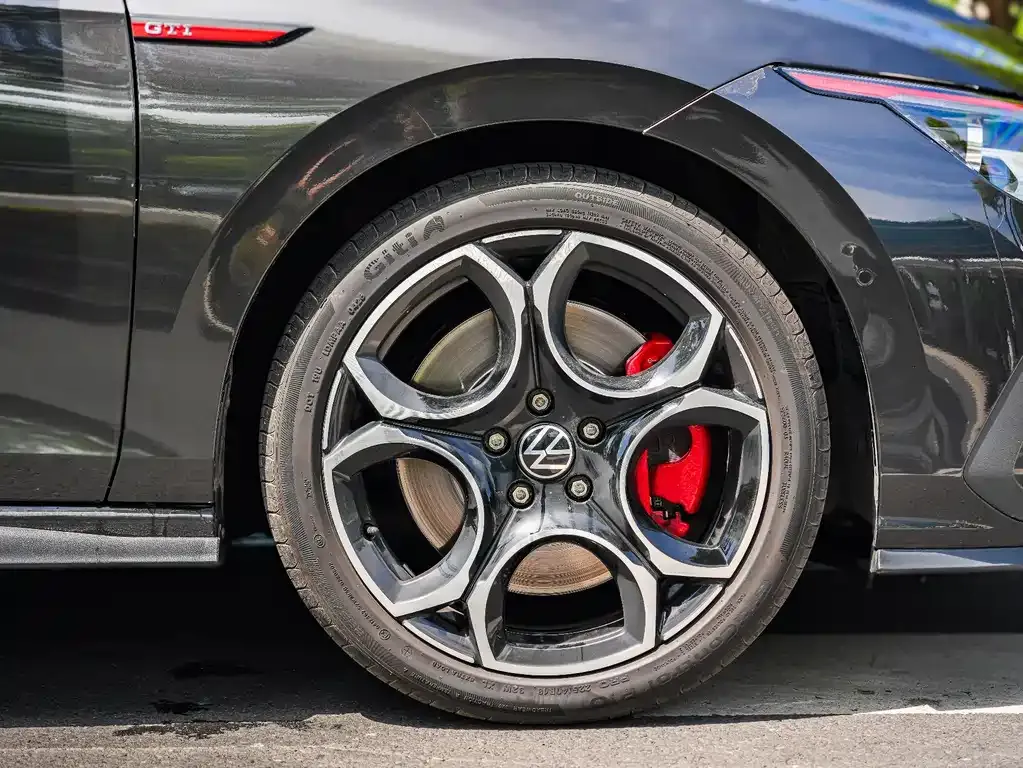 Volkswagen Golf GTI — фото 10