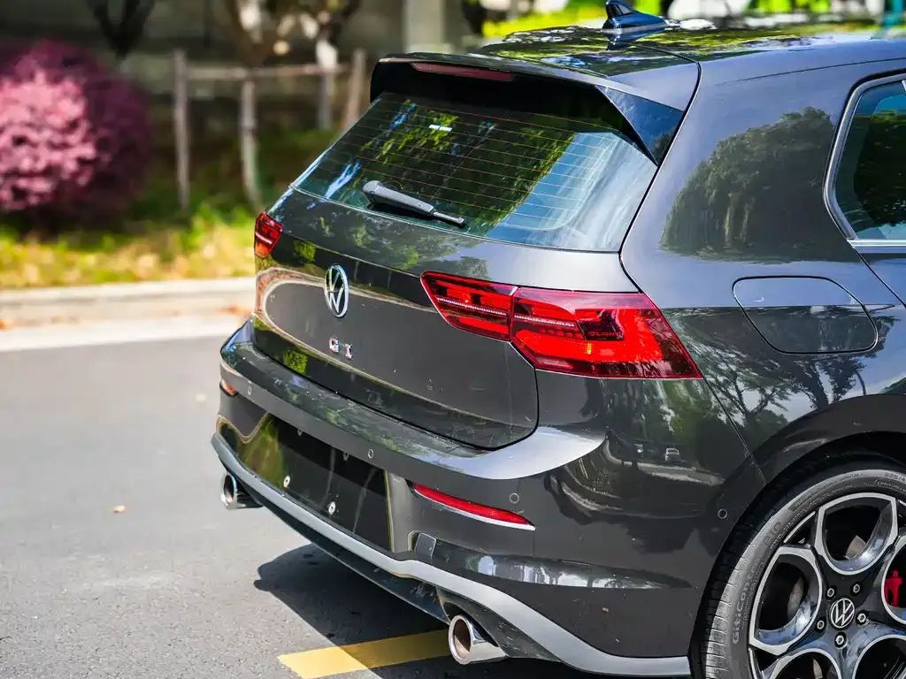 Volkswagen Golf GTI — фото 9