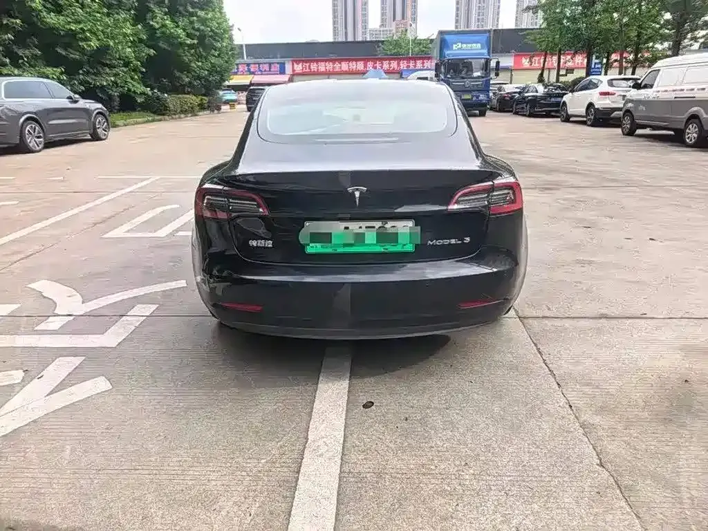 Tesla Model 3 — фото 6