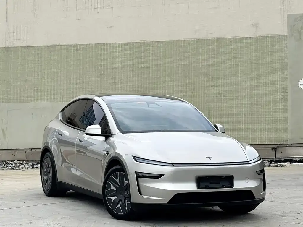 Tesla Model Y L — фото 7