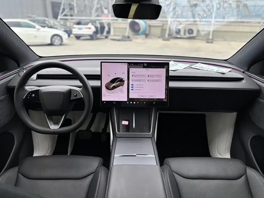 Tesla Model Y L — фото 10