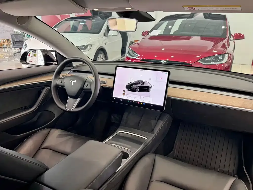 Tesla Model 3 — фото 8