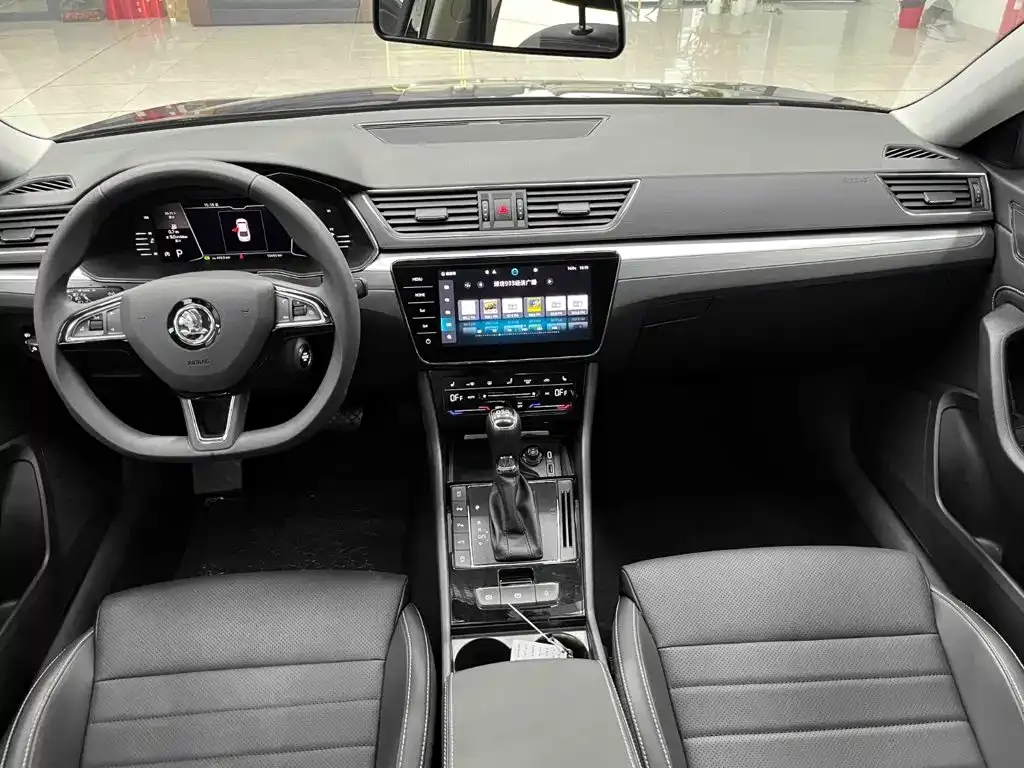 Skoda Superb — фото 7