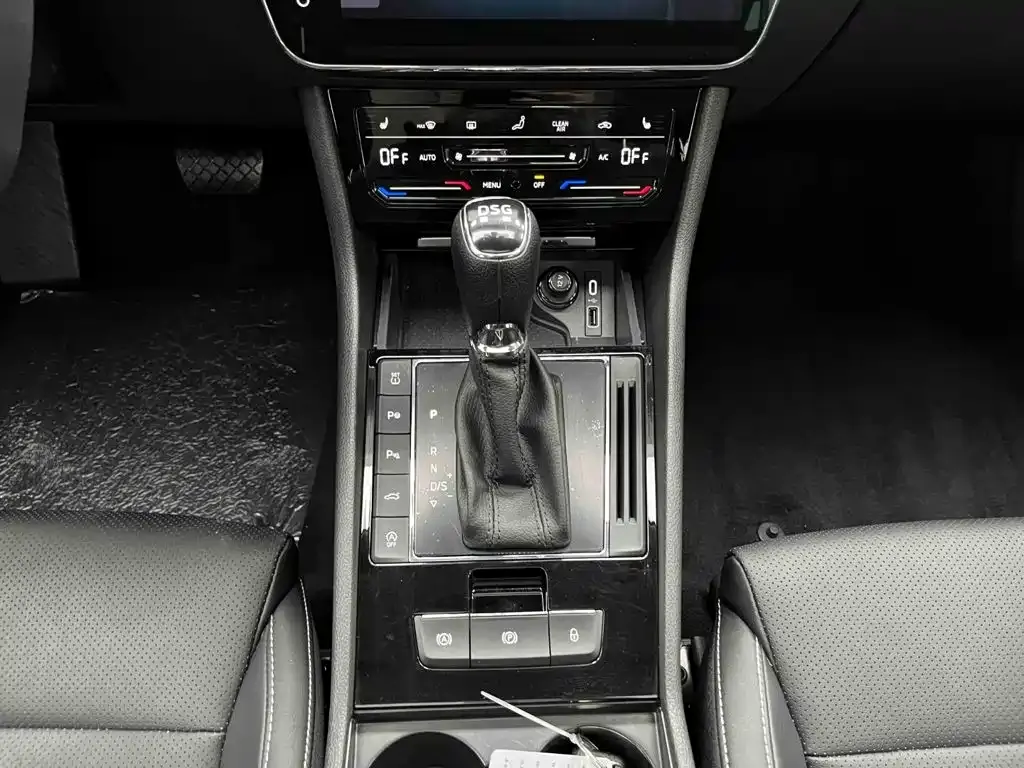 Skoda Superb — фото 8