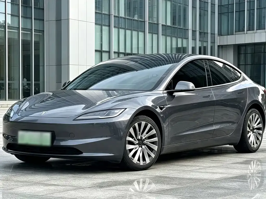 Tesla Model 3 — фото 1