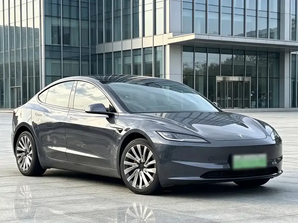 Tesla Model 3 — фото 4
