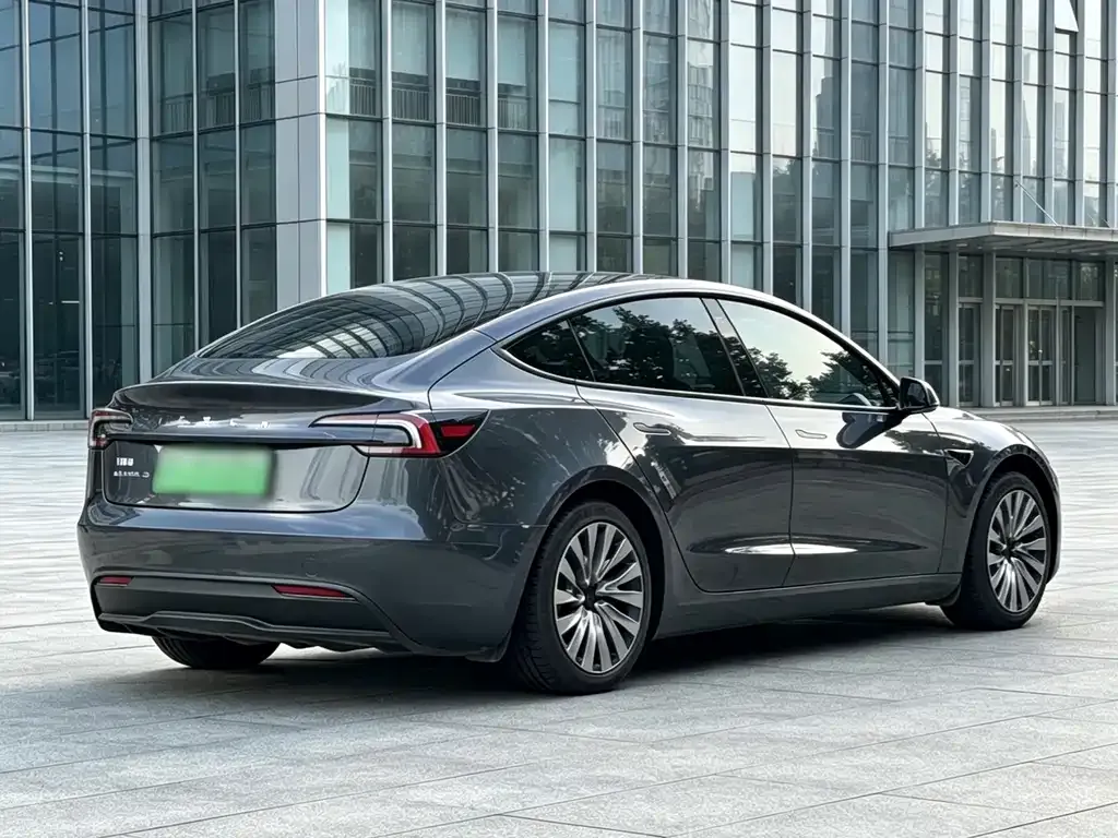 Tesla Model 3 — фото 7