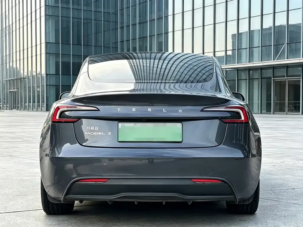 Tesla Model 3 — фото 3