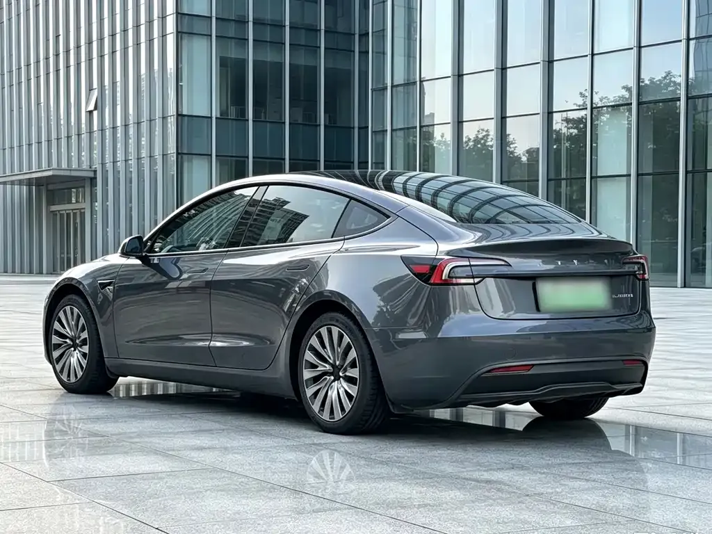 Tesla Model 3 — фото 8