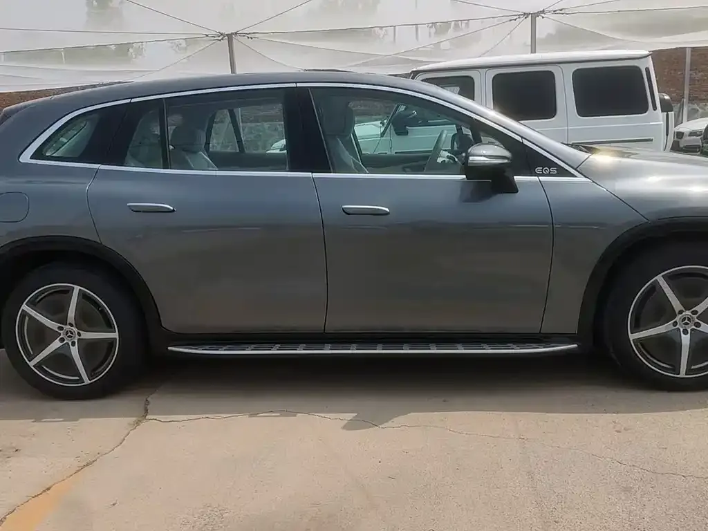 Mercedes-Benz EQS SUV — фото 5