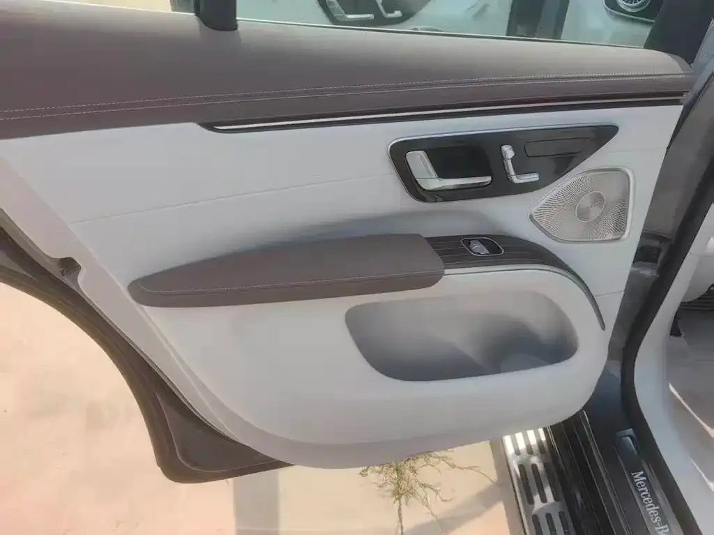 Mercedes-Benz EQS SUV — фото 2