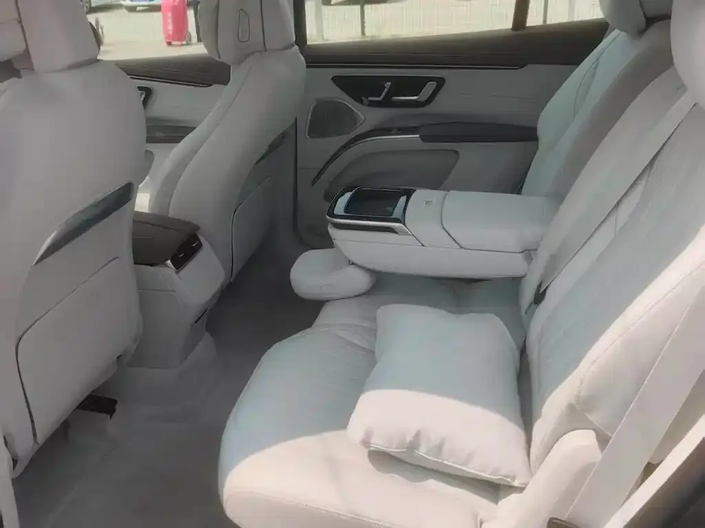 Mercedes-Benz EQS SUV — фото 6