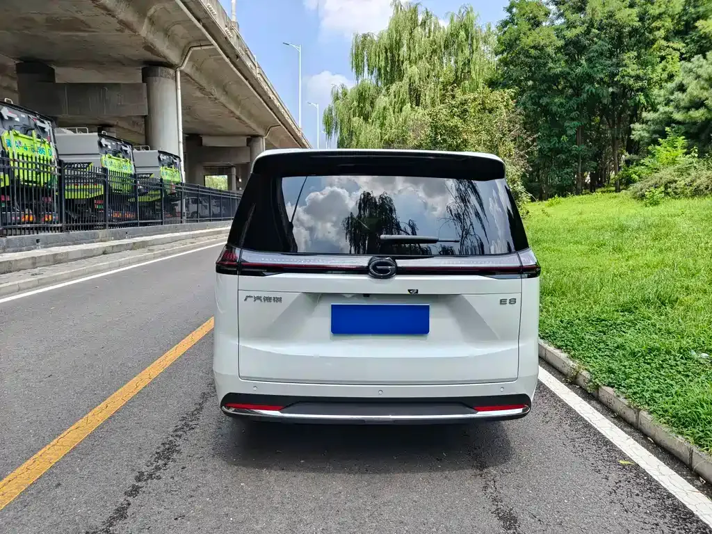 GAC Motor 传祺E8 PHEV — фото 3