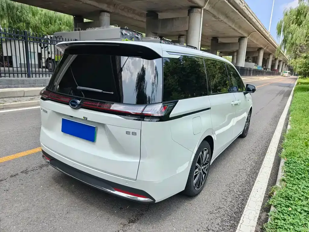 GAC Motor 传祺E8 PHEV — фото 6