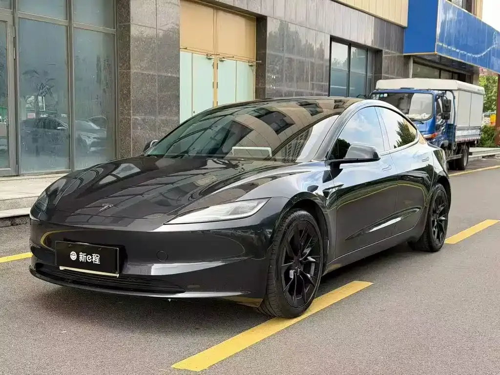 Tesla Model 3 — фото 1