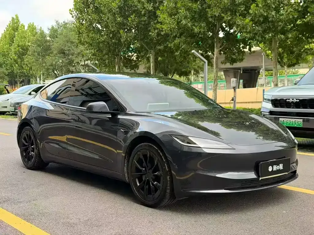 Tesla Model 3 — фото 3