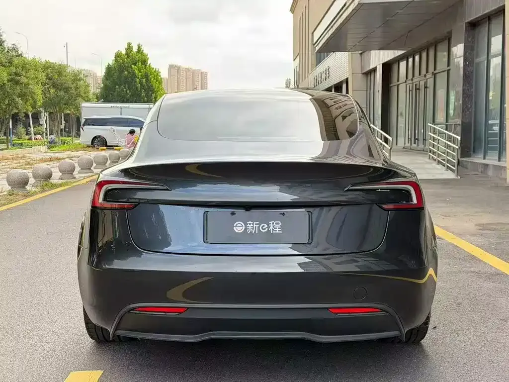 Tesla Model 3 — фото 8