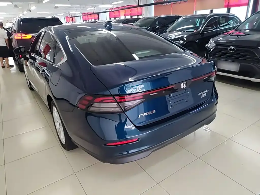 Honda Accord — фото 8