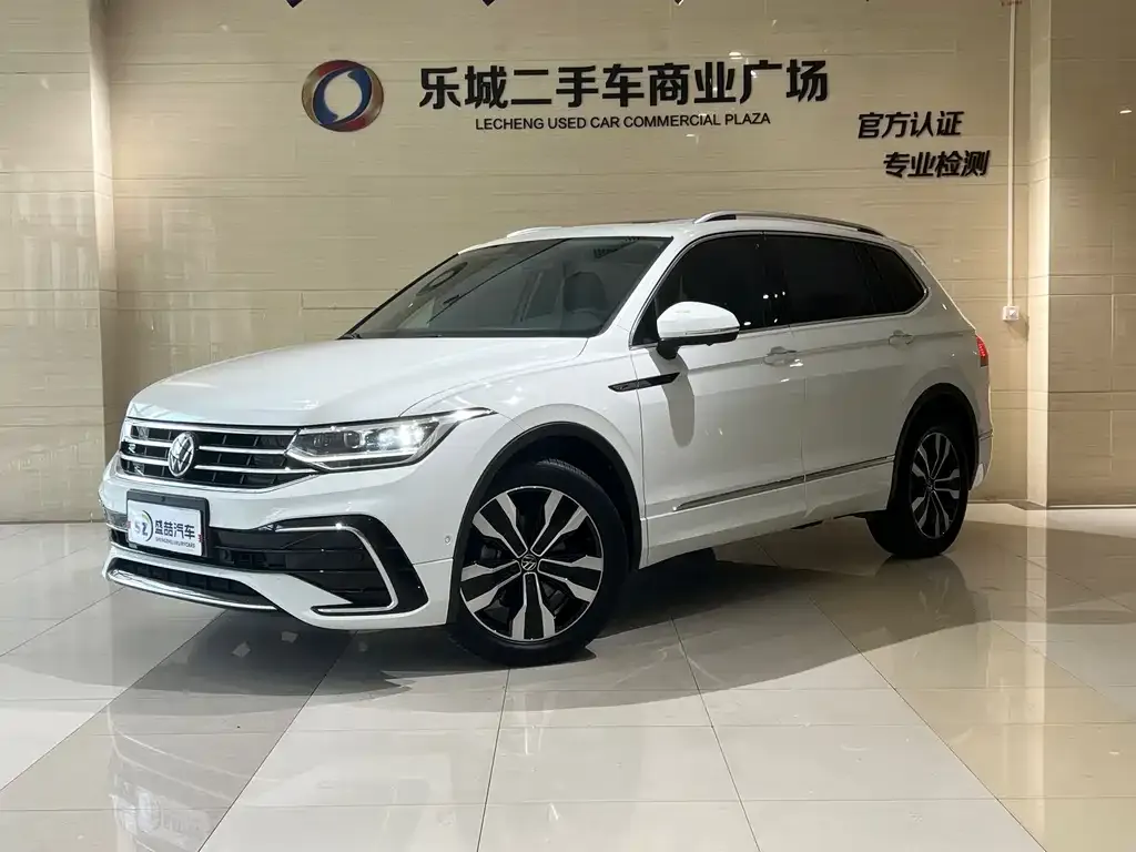 Volkswagen Tiguan L — фото 1
