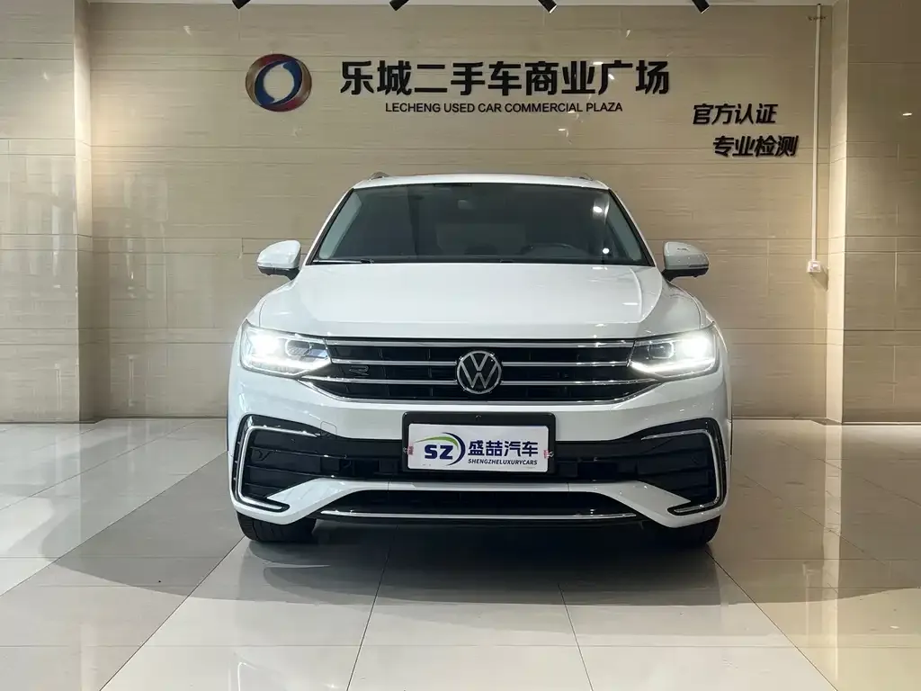 Volkswagen Tiguan L — фото 6