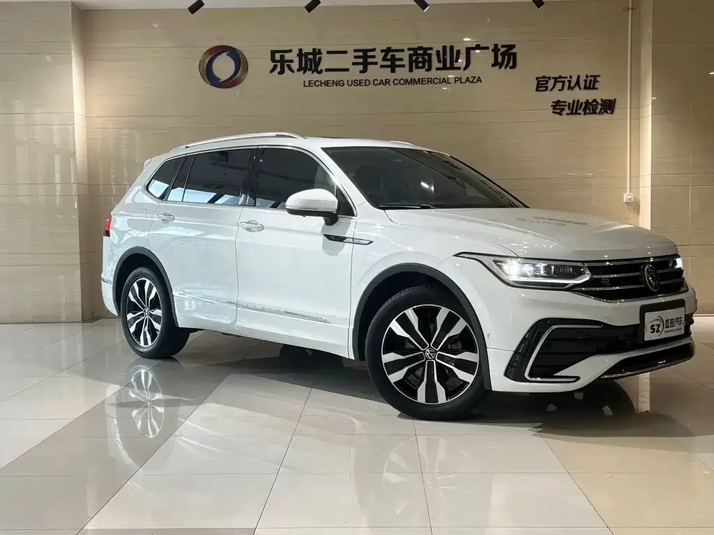 Volkswagen Tiguan L — фото 2