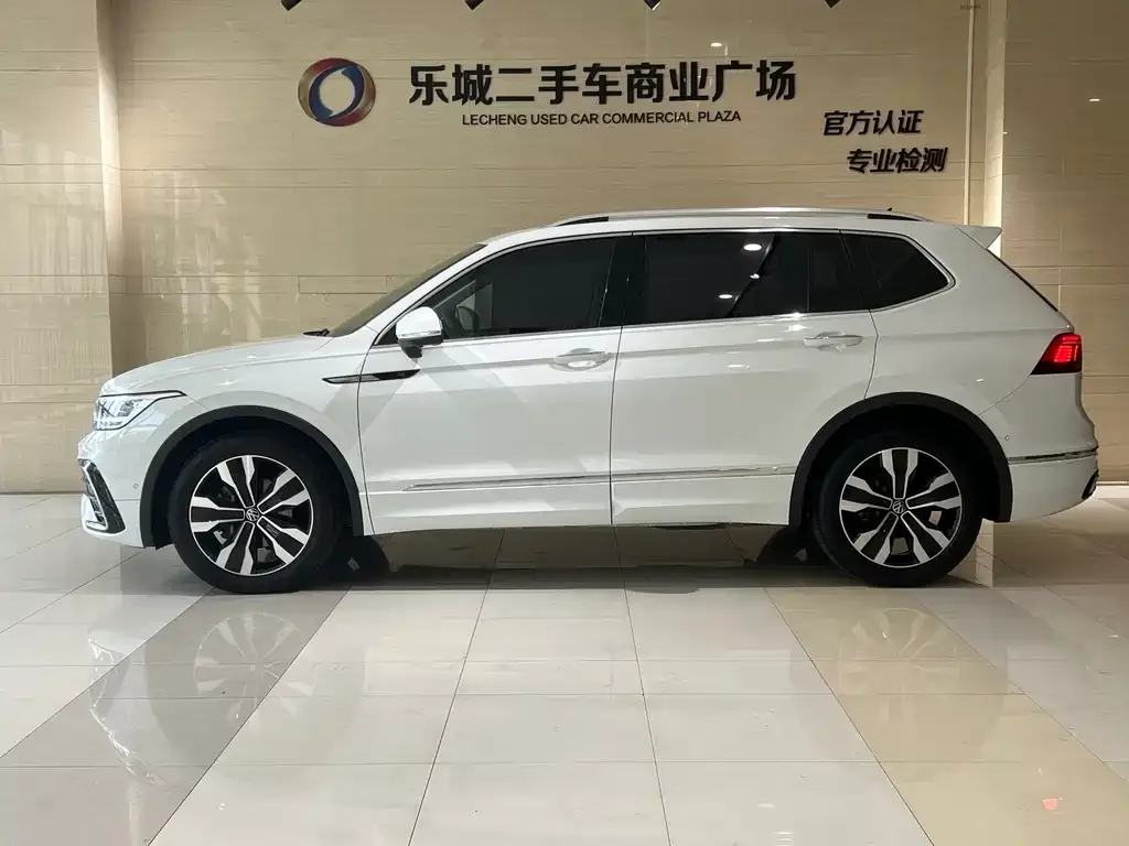 Volkswagen Tiguan L — фото 3