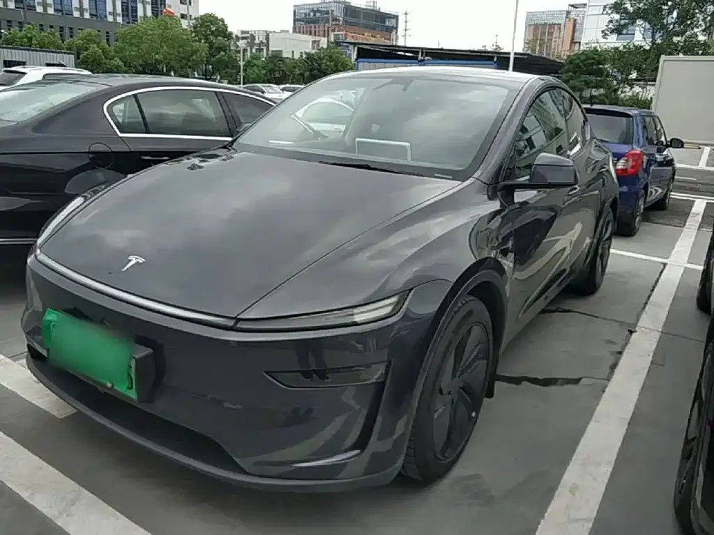 Tesla Model Y — фото 1