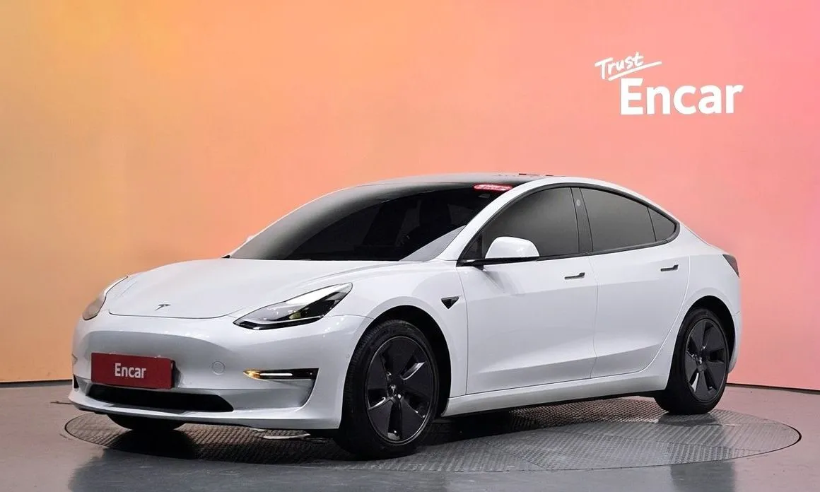 Tesla Model 3 — фото 1