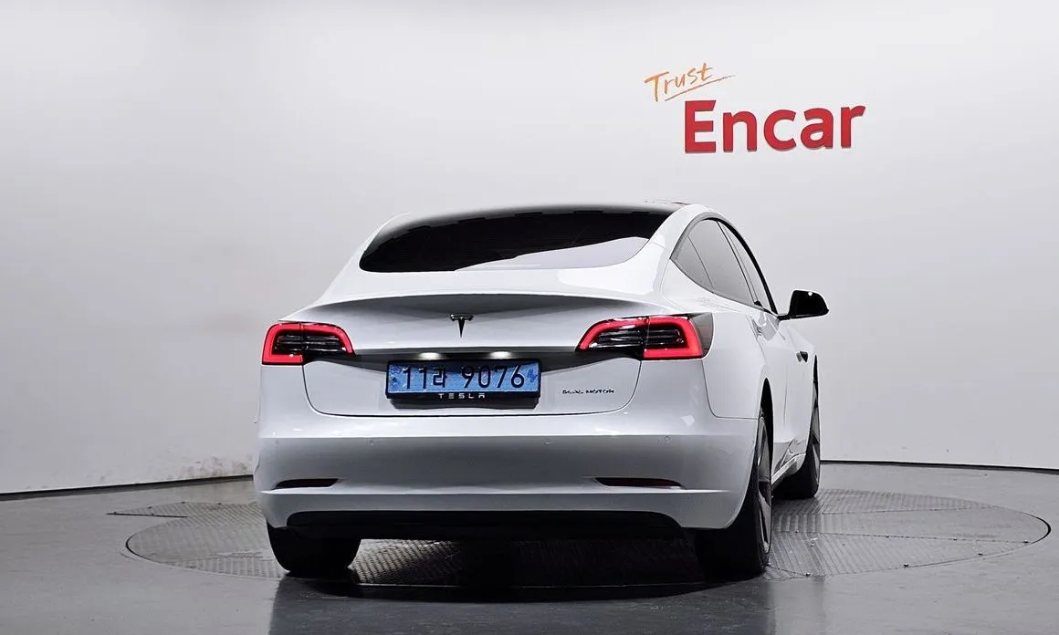 Tesla Model 3 — фото 4