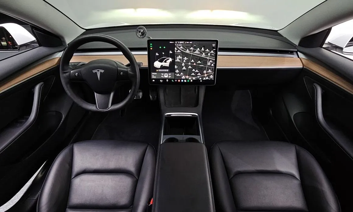 Tesla Model 3 — фото 8