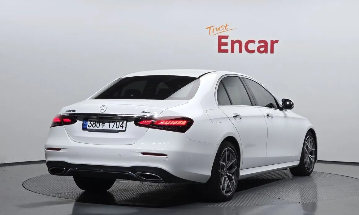 Mercedes-Benz E-Class — фото 2
