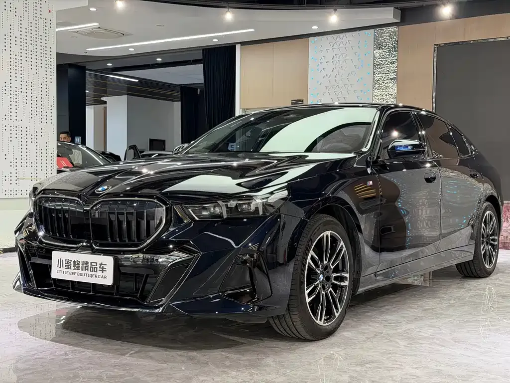 BMW 5 Series — фото 1
