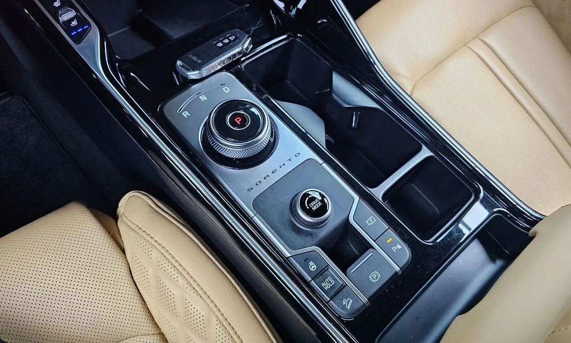 Kia Sorento — фото 7