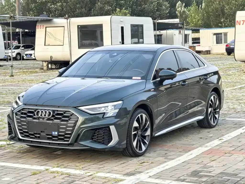 Audi A3 — фото 1