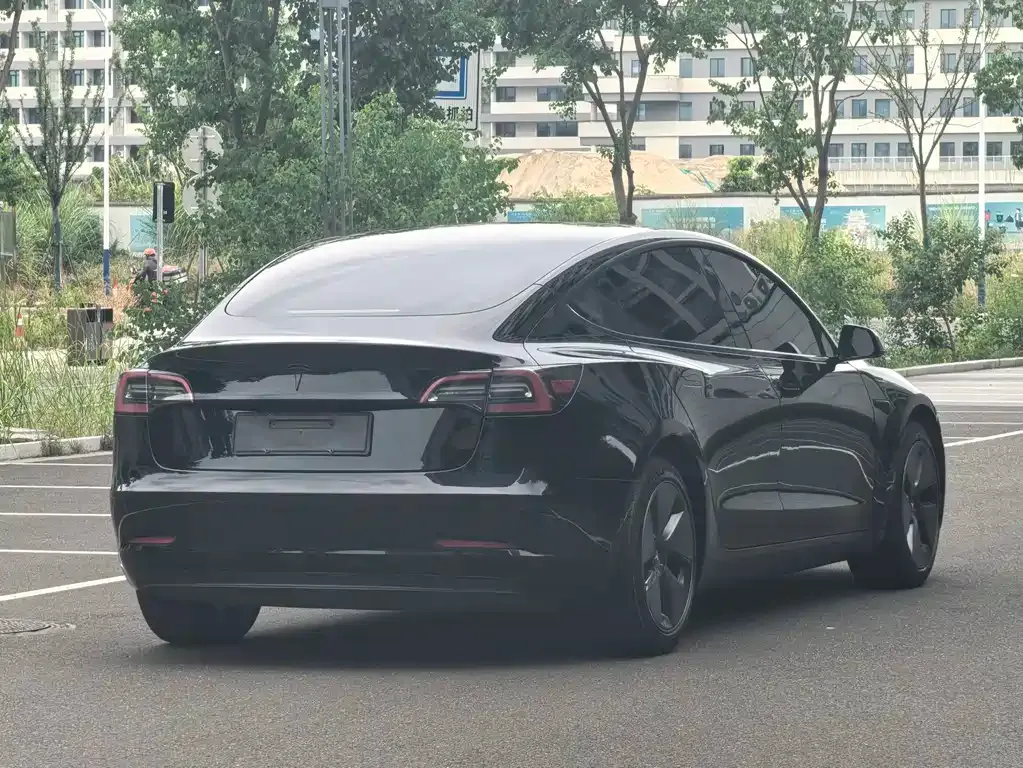 Tesla Model 3 — фото 4