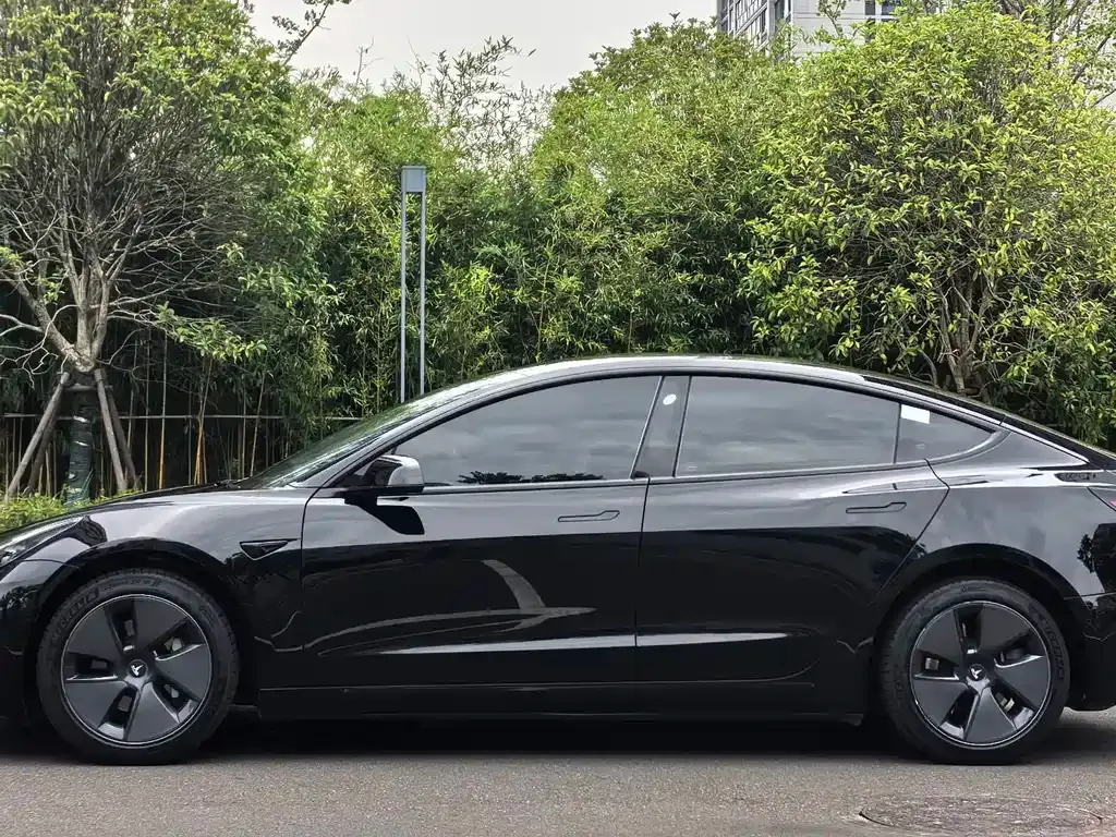 Tesla Model 3 — фото 10